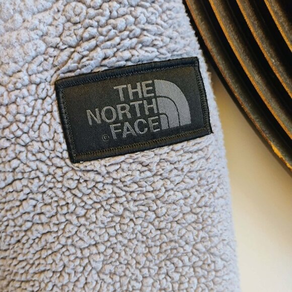 The North Face Women's Osito 2 Jacket - Grey Silken Sherpa Fleece - Picture 7 of 16